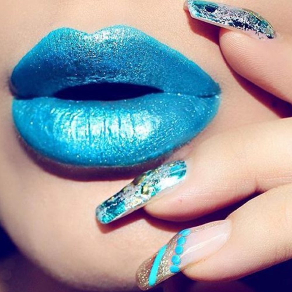 💎NYX Cosmic Metals Comets Tail STUNNING Lipstick